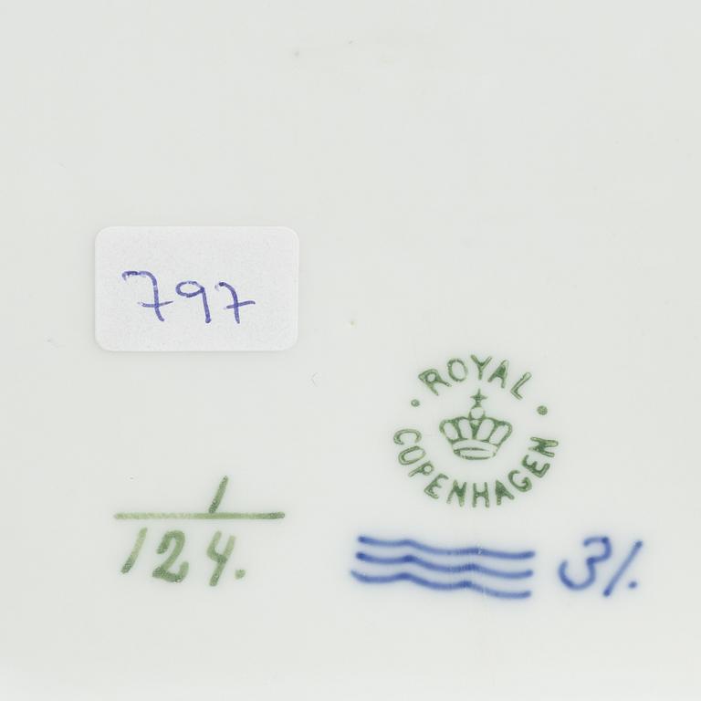 Ytterfoder, porslin, Royal Copenhagen, "Musselmalet", modell 124, 1898-1923.
