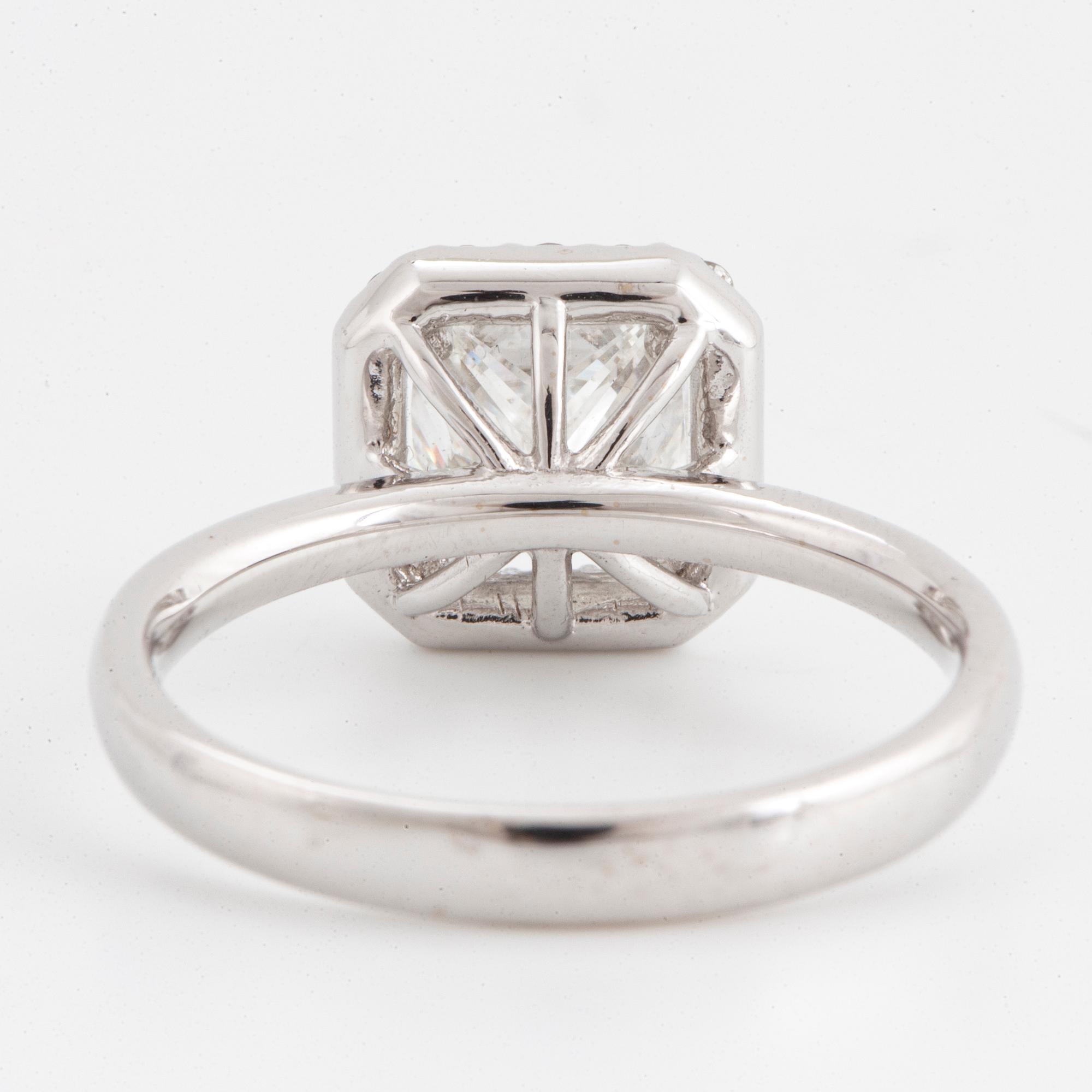 RING, med prinsesslipad diamant 1,50 ct, certifikat IGI.