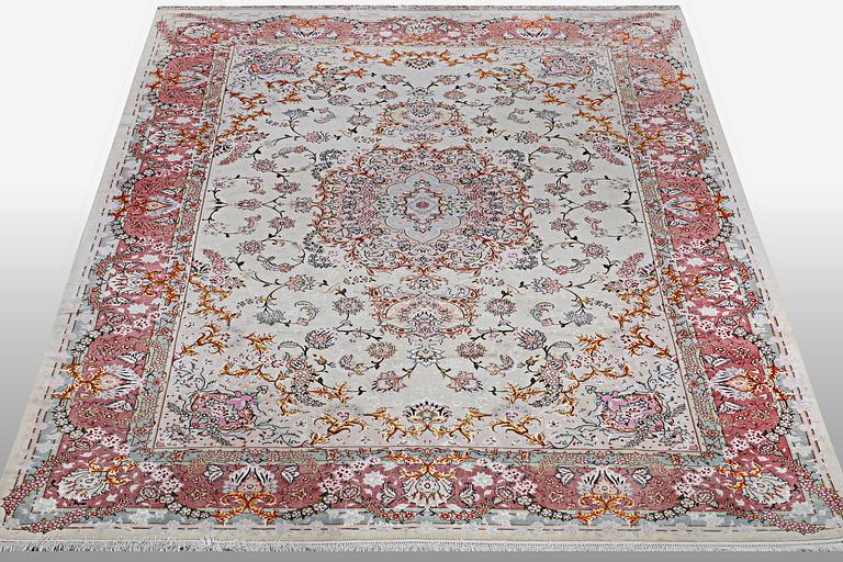 A carpet, Tabriz par silk, 60 Raj, ca 294 x 197 cm.