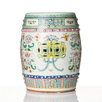 A famille rose garden seat, Qing dynasty, 19th century.