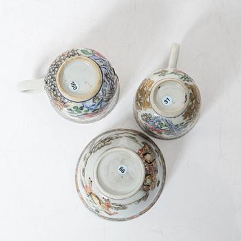 Koppar med fat, tre stycken, porslin, Kina, Qingdynastin, 1700-tal.