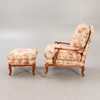 Fåtölj med fotpall Louis XV-stil 1900-talets senare del.
