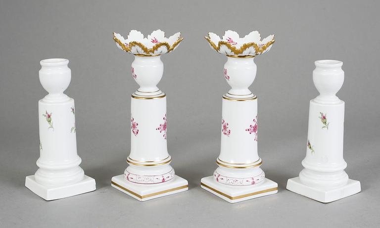 LJUSSTAKAR, två par varav ett par med ljusmanschetter. Meissen, 1900-tal.
