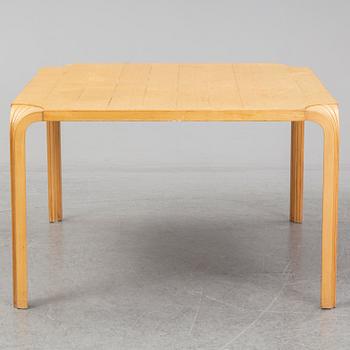 ALVAR AALTO, soffbord, björk samt karmstolar ett par, modell 46, Artek.