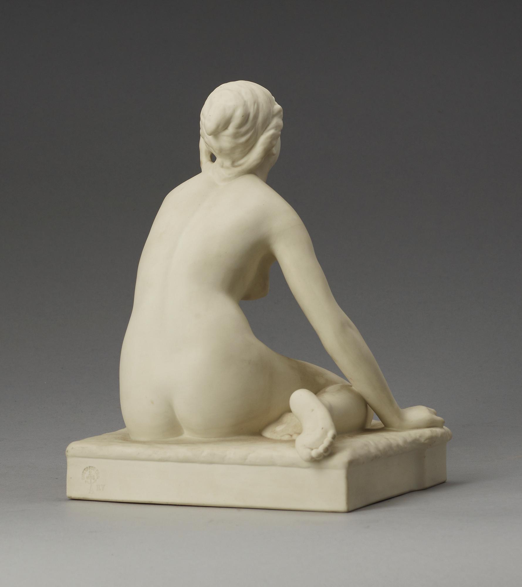 FIGURIN, parian. "Grodan", efter Per Hasselberg, Gustavsberg 1913.