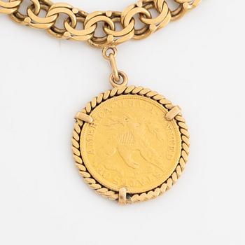 Armband guld bismarcklänk med berlocker med guldmynt.