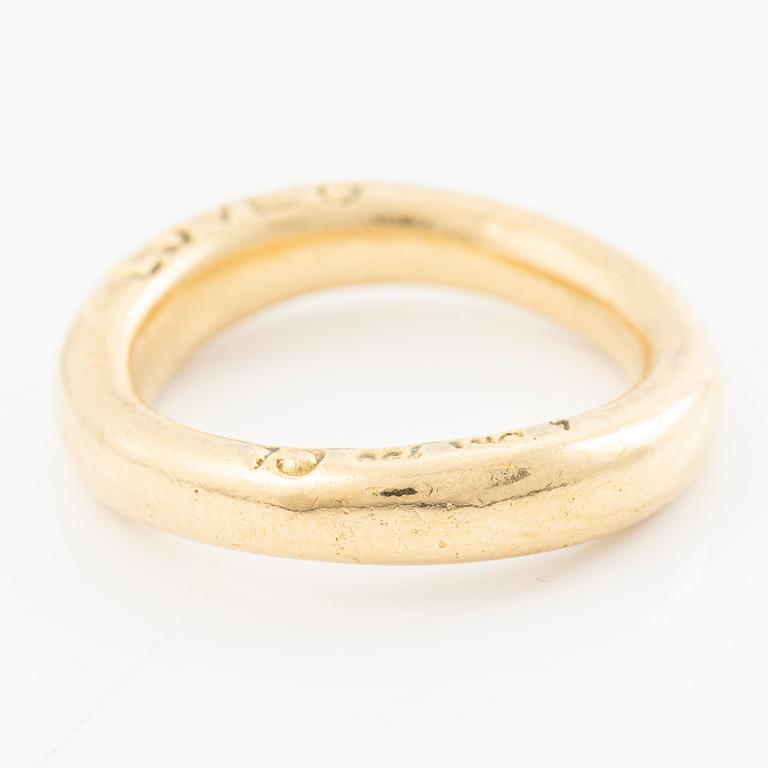 Ole Lynggaard, ring, “Love No. 4”, 18K gold.