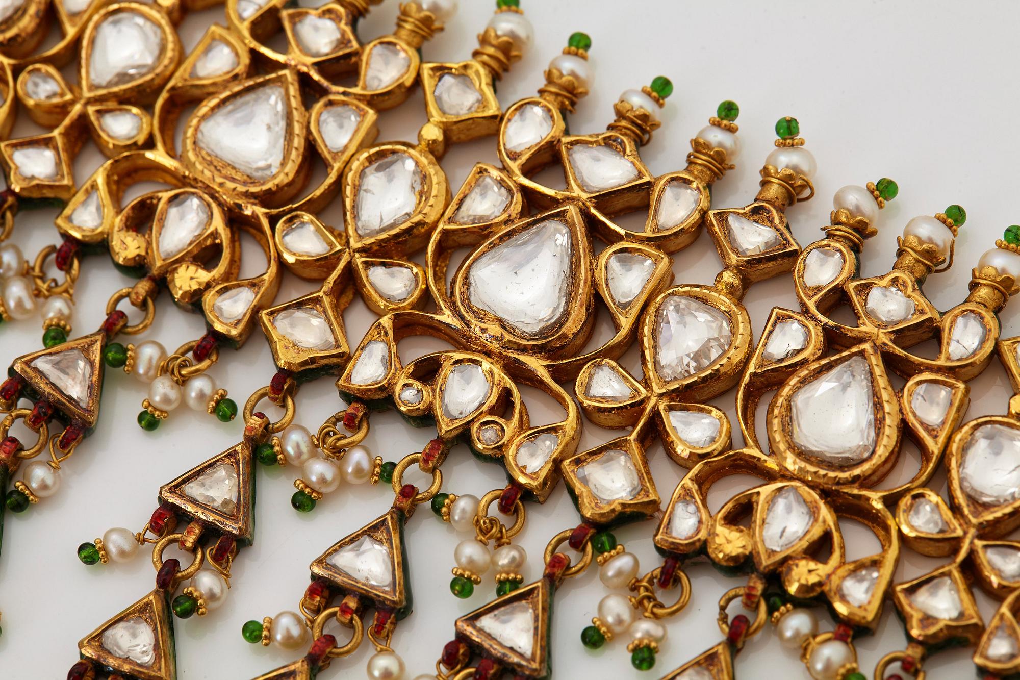 An Indian demi parure comprising a necklace and a pair of earrings.