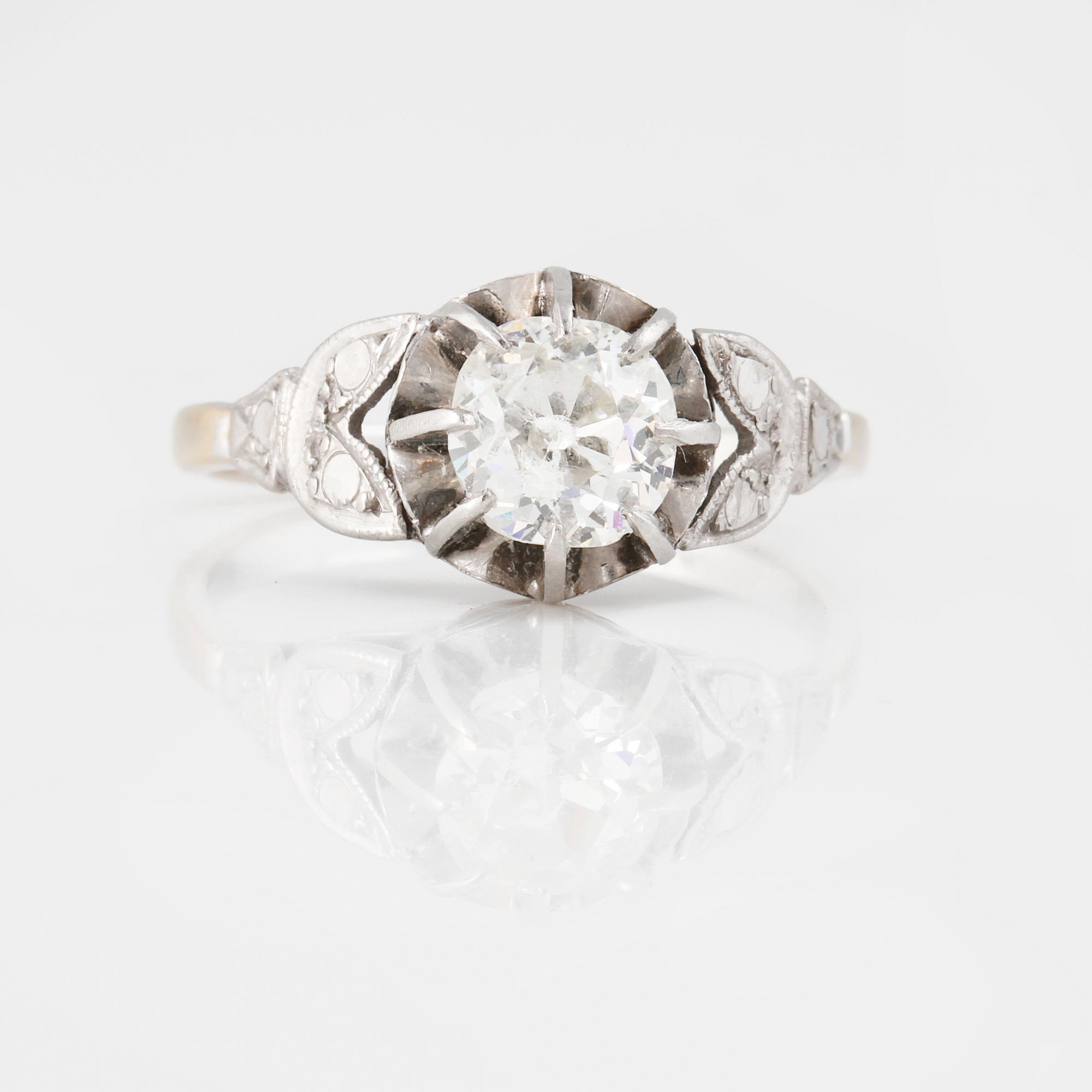 RING, med gammalslipad diamant.