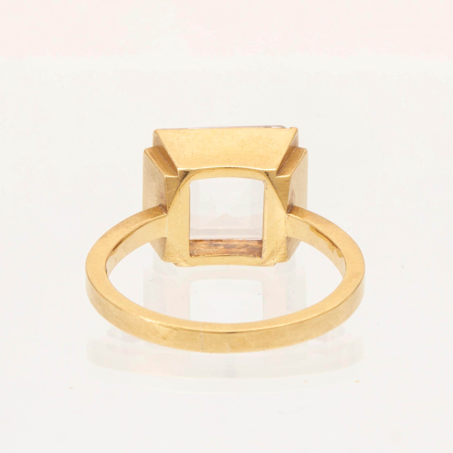 Wiwen Nilsson, ring 18K guld samt trappslipad topas 1944.