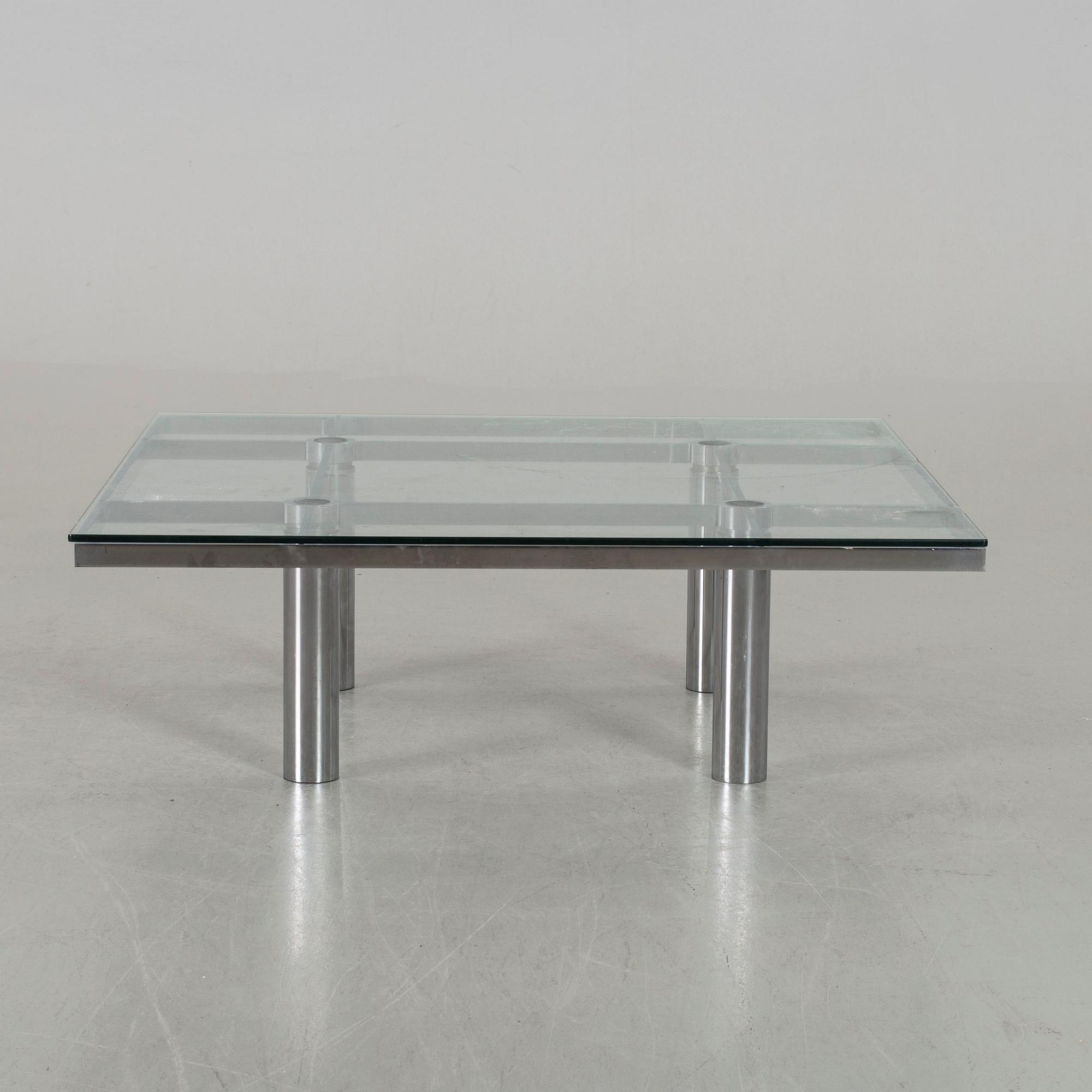 A TOBIA SCARPA GLASS TOP SOFA TABLE.