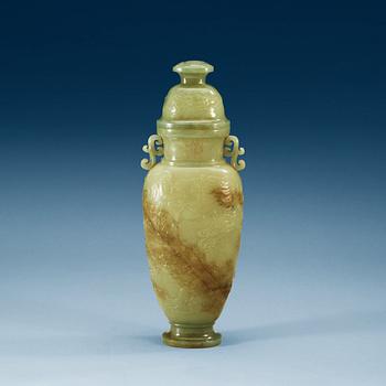 1331. A nephrite jar with cover, presumably late Qing, Qianlong four character mark.