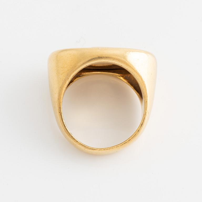 A ring with Broström´s flag in 18K gold and enamel.