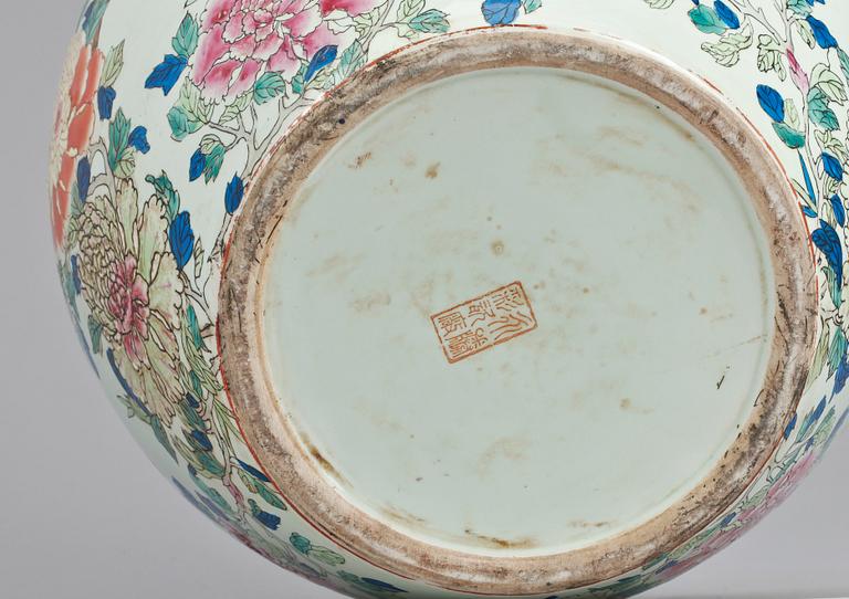 FISKBASSÄNGER, 4 st, porslin, Kina 1900-tal.