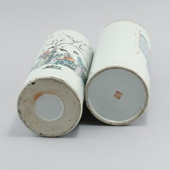 PENSELSTÄLL, 2 st, porslin, Kina, 1900-tal.
