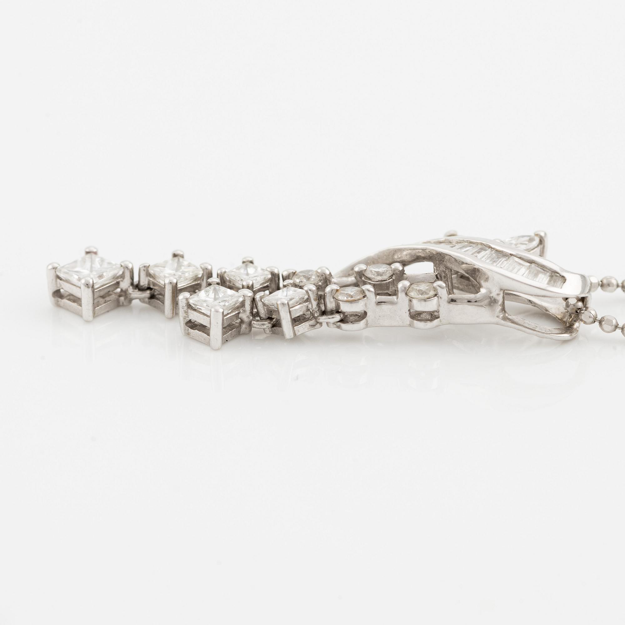 Collier, 18K vitguld med briljant- prinsess-, navette- och baguetteslipade diamanter.