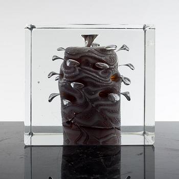 OIVA TOIKKA, AN ANNUAL CUBE, Signed Oiva Toikka, Nuutajärvi 1979, 407/1000.