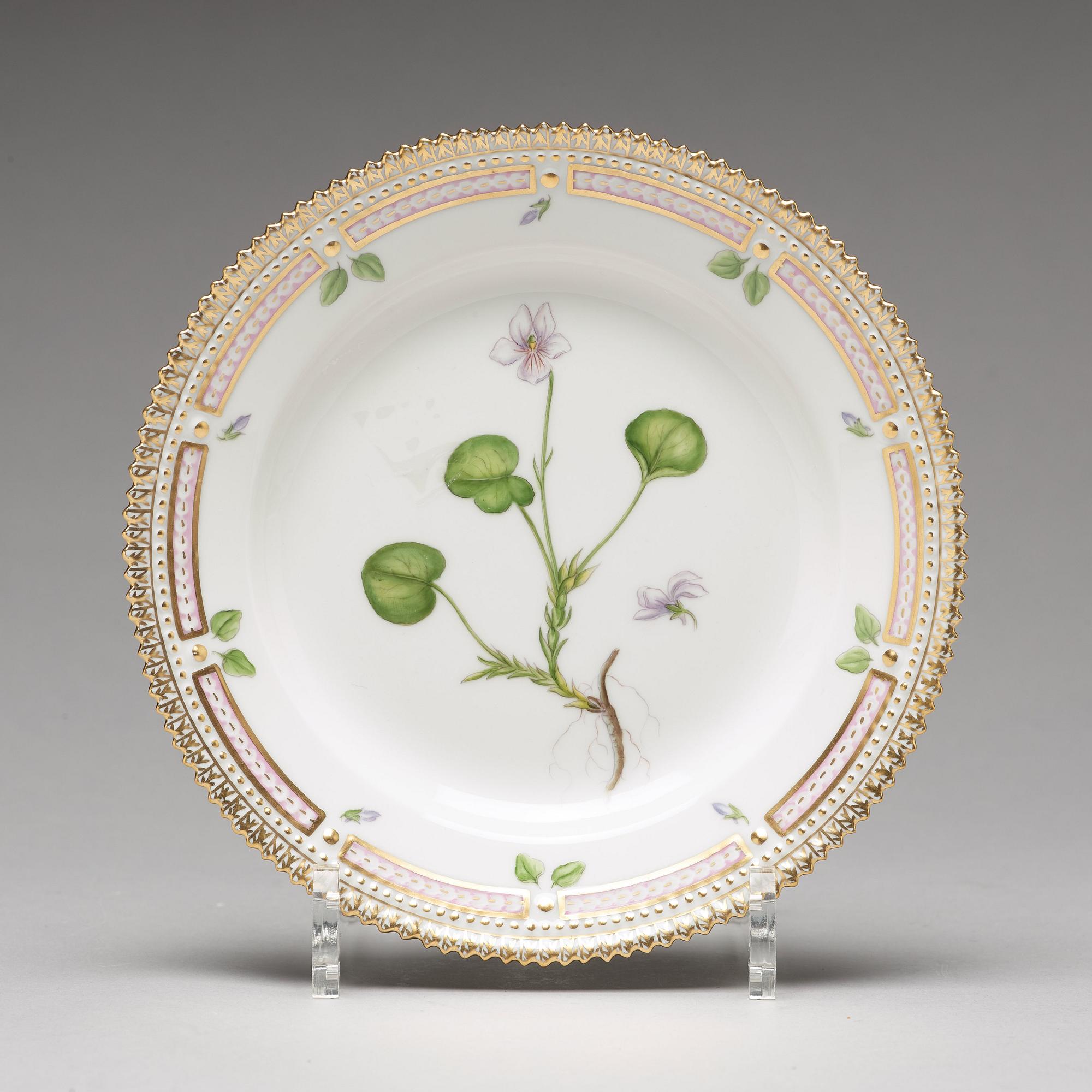 ASSIETTER, 12 stycken, porslin. "Flora Danica", Royal Copenhagen, Danmark, 1900-tal.