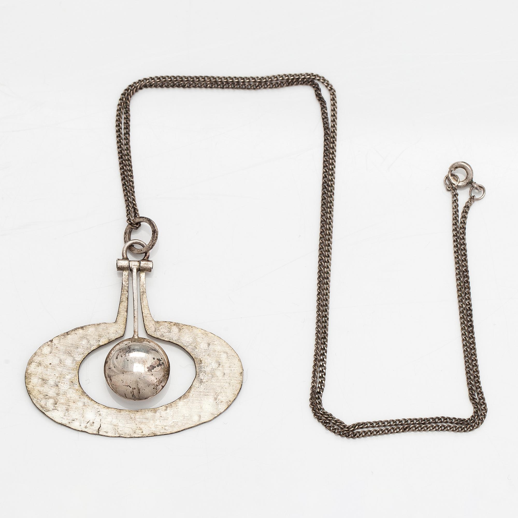 Tapio Wirkkala, halsband "Päron", sterlingsilver. Kultakeskus, Tammerfors 1975.