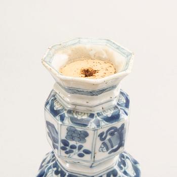 Vase, porcelain. Qing Dynasty, Kangxi (1662-1722).