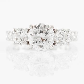 Ring, three-stone ring, 18K white gold set with brilliant-cut diamonds.