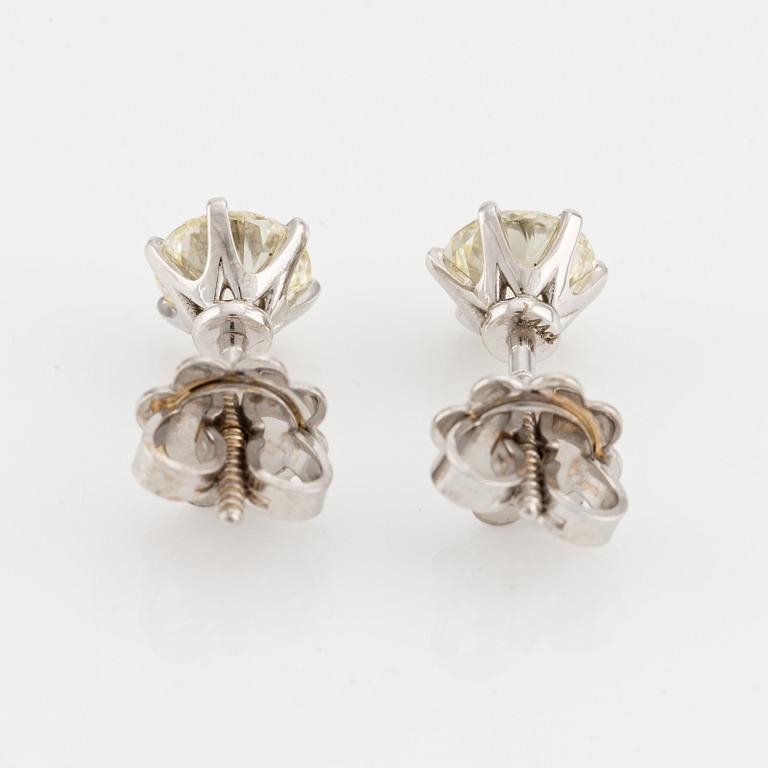 Earrings with brilliant-cut diamonds.