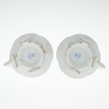 LJUSSTAKAR, ett par, porslin, M.S Kuznetsov, Dmitrov fabriken 1892-1917,  Ryssland.