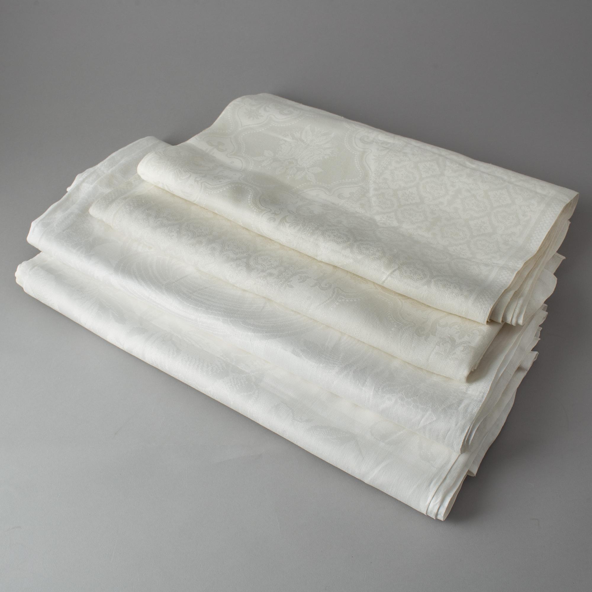 Tablecloths, 4 pcs., linen damask. Ca 249x212 cm, ca 268x203 cm, ca 239x171,5 cm and 181,5x174 cm.