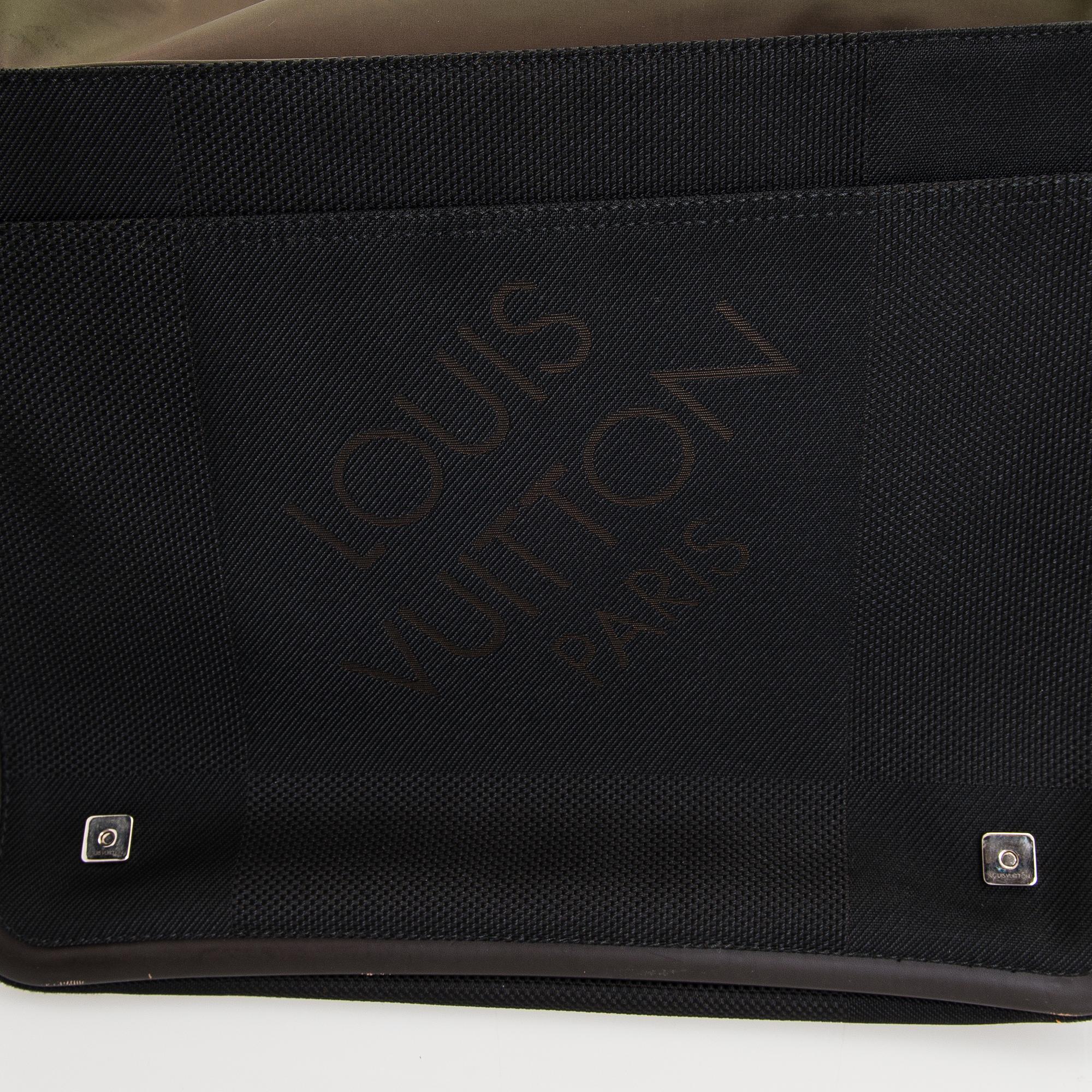 Louis Vuitton, "Damier Geant Messenger" bag.