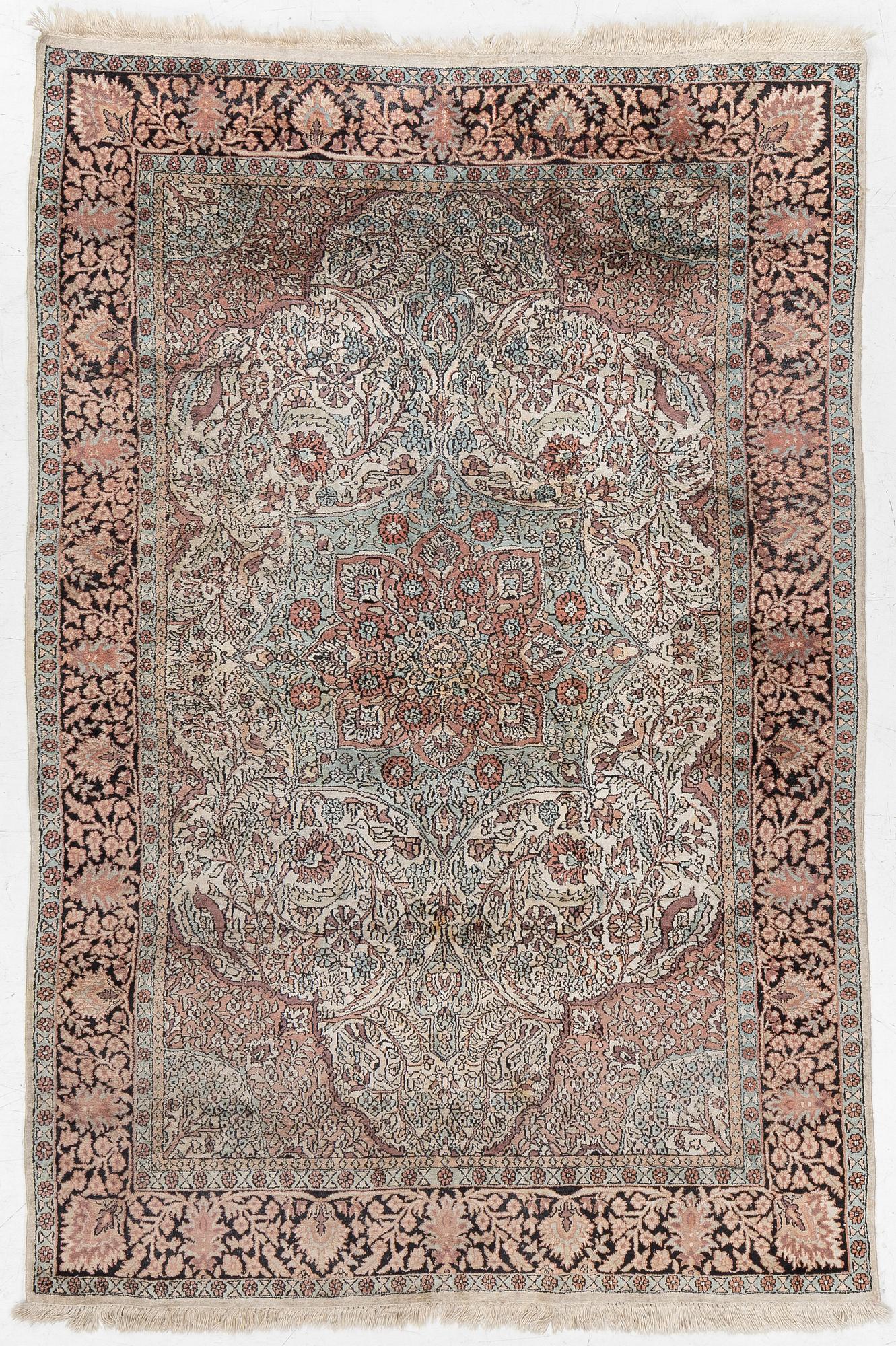 Matta, Kashmir, ca 203 x 150 cm.