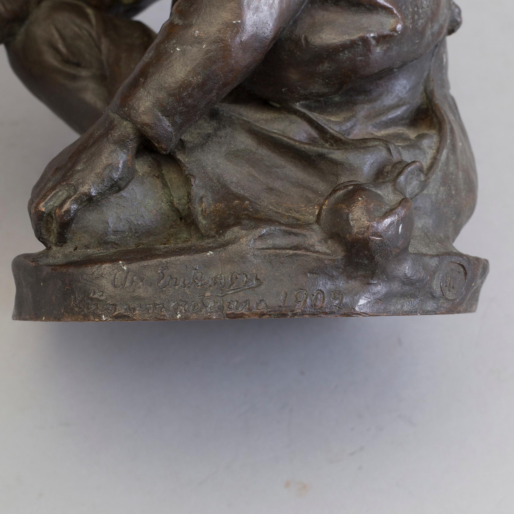 CHRISTIAN ERIKSSON, SKULPTUR, mörkpatinerad brons. Sittande same, signerad 1902.