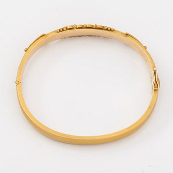 Oskar Lindroos, A 14K gold bracelet with diamond ca. 0.49 ct in total. Helsinki 1940s.