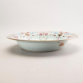 A famille rose basin, Qing dynasty, Qianlong (1736-95).