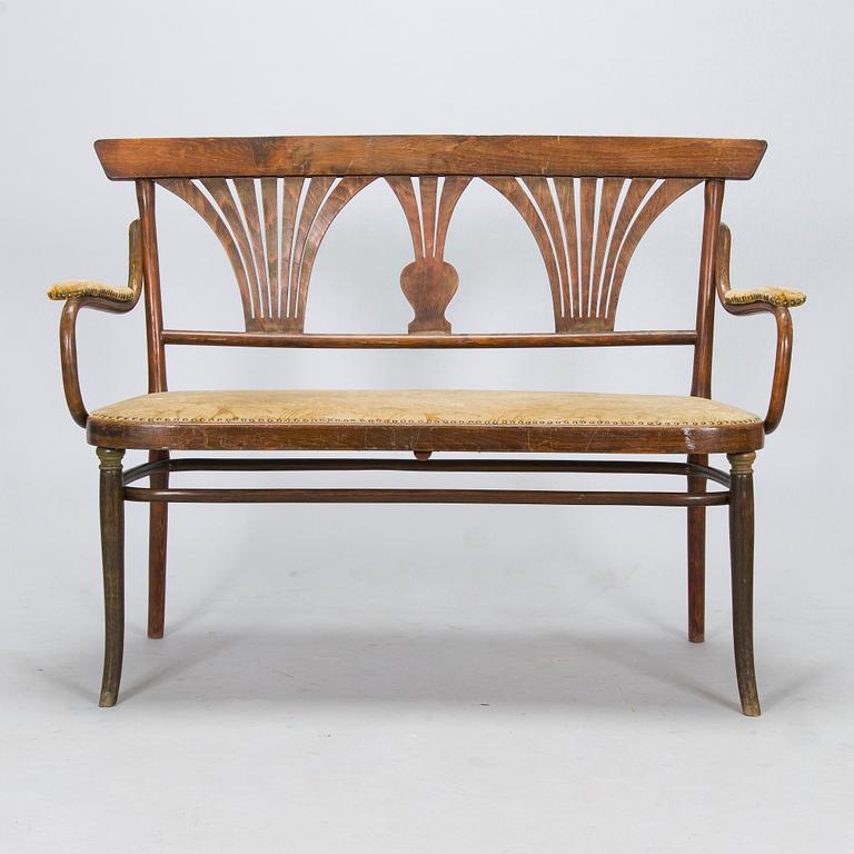 Thonet, 6 stolar, karmstol och soffa, Österrike, 1900-talets början.