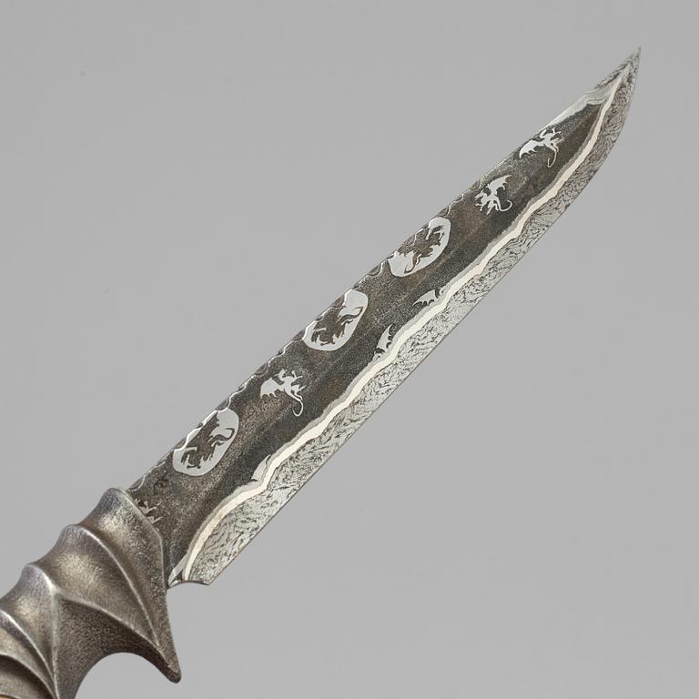 A contemporary knife by Andrzej Rybak.