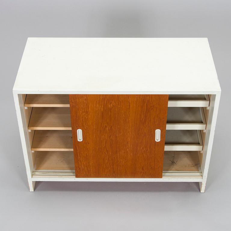 Aino Aalto, skåp, modell 217, O.Y. Huonekalu- ja Rakennustyötehdas A.B. 1900-talets mitt.