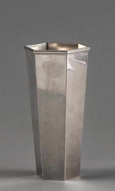 BÄGARE, sterlingsilver, Wiwen Nilsson, Lund 1946. Vikt c:a 250 g.