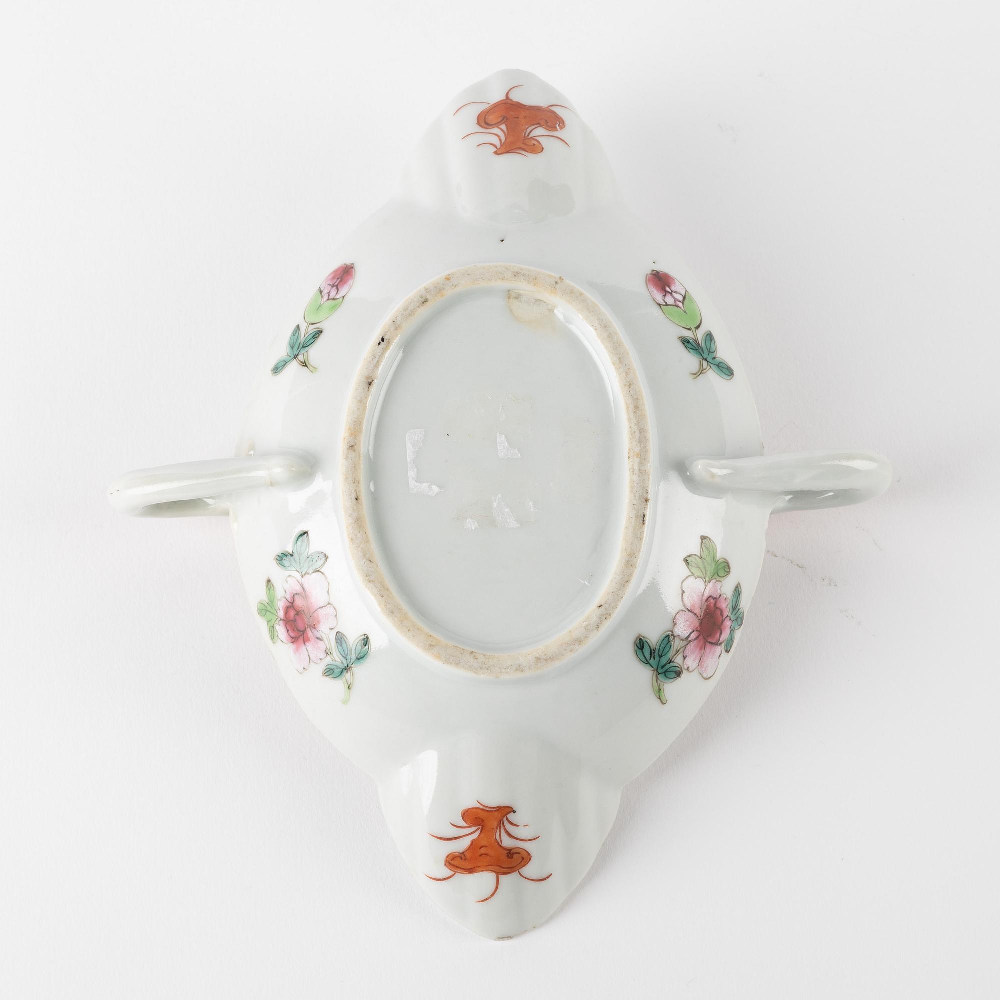 A famille rose Chinese Export sauce boat, Qing dynasty, Qianlong (1736-95).