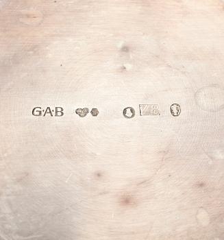 PUNSCHMUGGAR, 10 st samt BÄGARE, silver, GAB, Stockholm 1937-50. Total vikt ca 601 g.