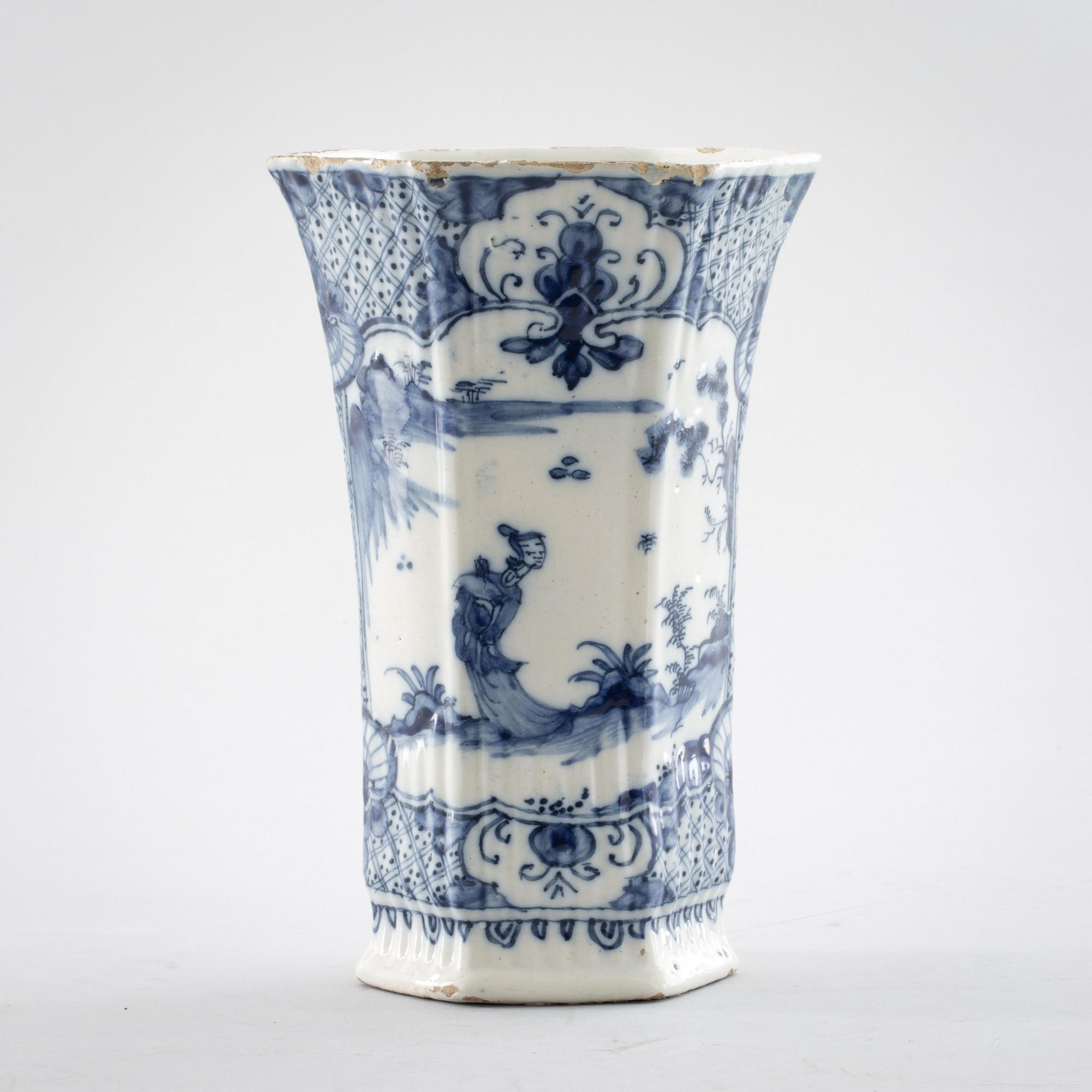 VAS, fajans. Delft, tidigt 1700-tal.