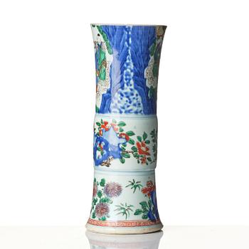 A wucai decorated vase. Qing dynasty, early Kangxi, 17th century.
