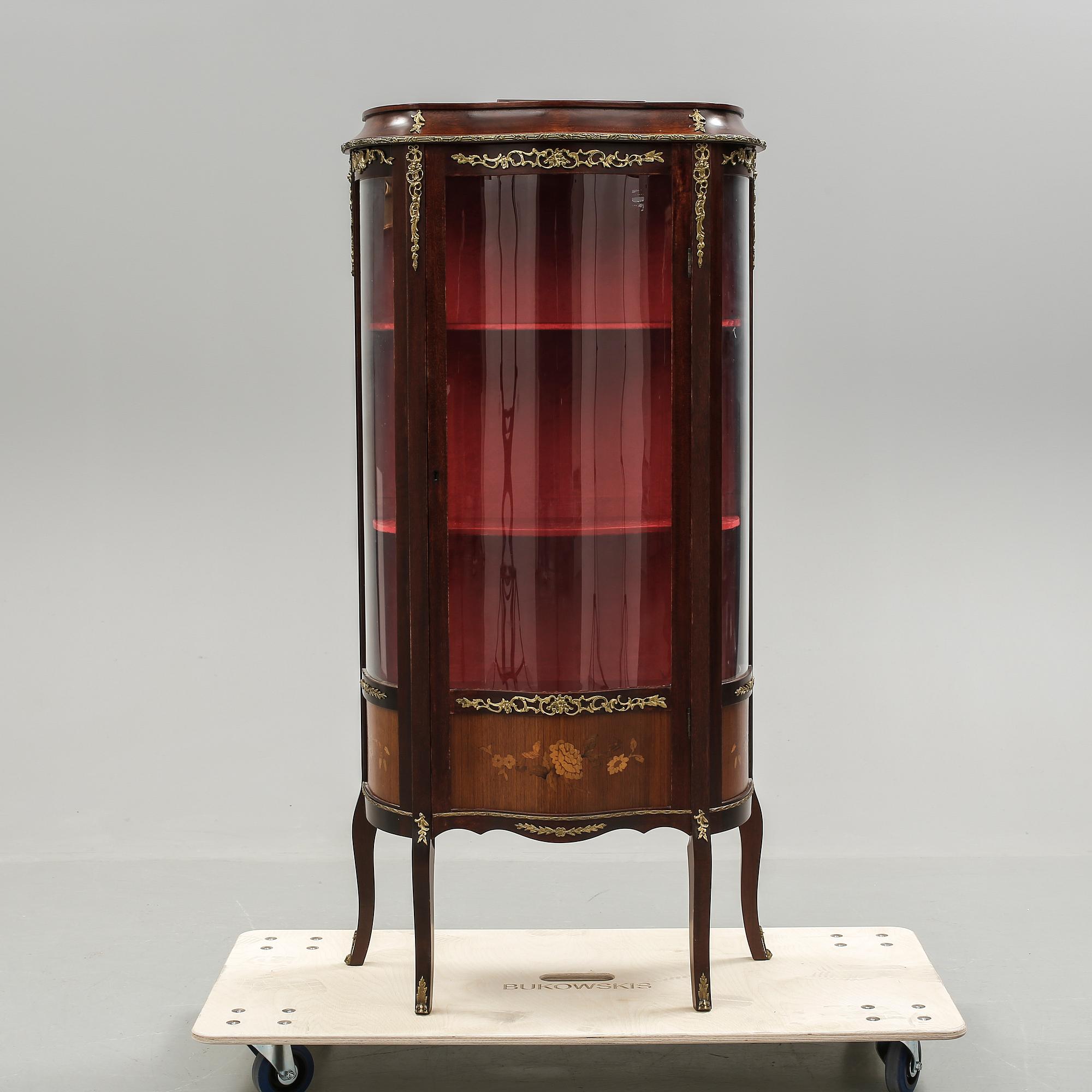 VITRINSKÅP, Louis XVI-stil, 1900-talets mitt.