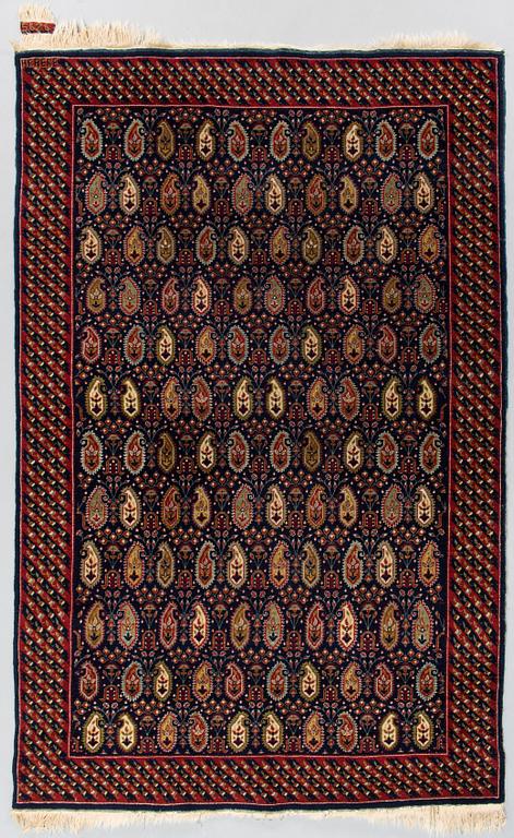 Matto, signeerattu, Hereke, Turkki, 184 x 119 cm.