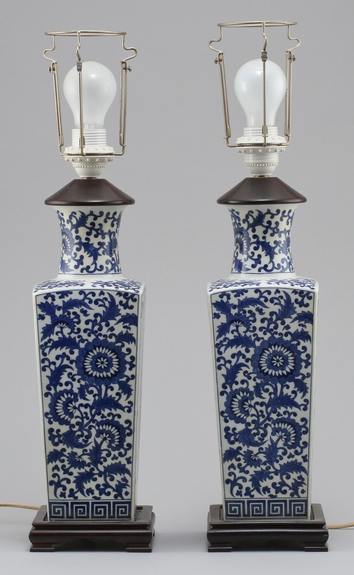 BORDSLAMPOR, ett par, 1900-talets andra hälft.