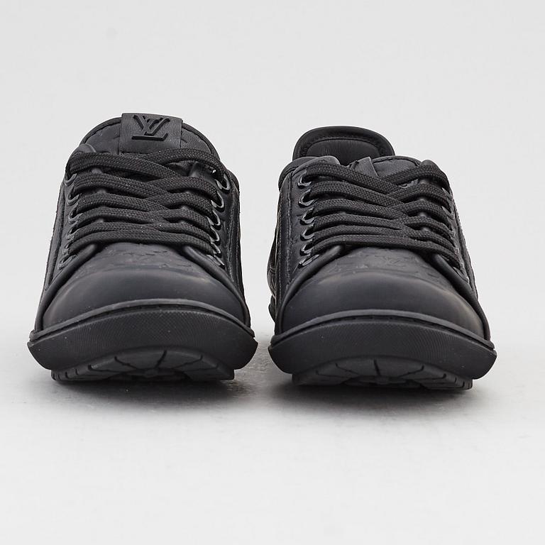 LOUIS VUITTON, a pair of sneakers, size 35,5.