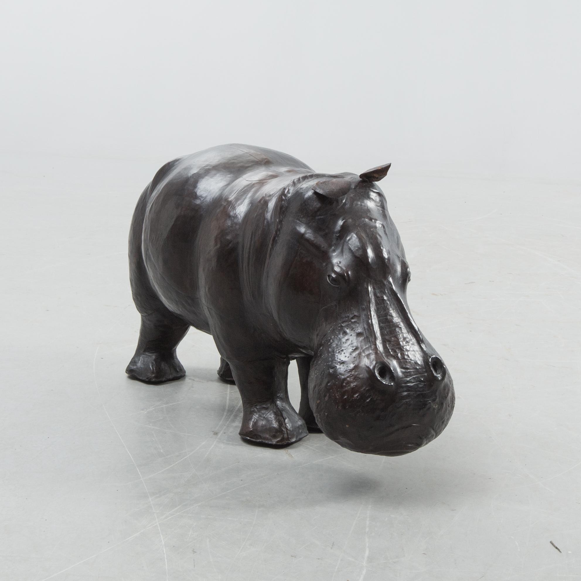 FOTPALL, i form av flodhäst, 1900-talets andra hälft.