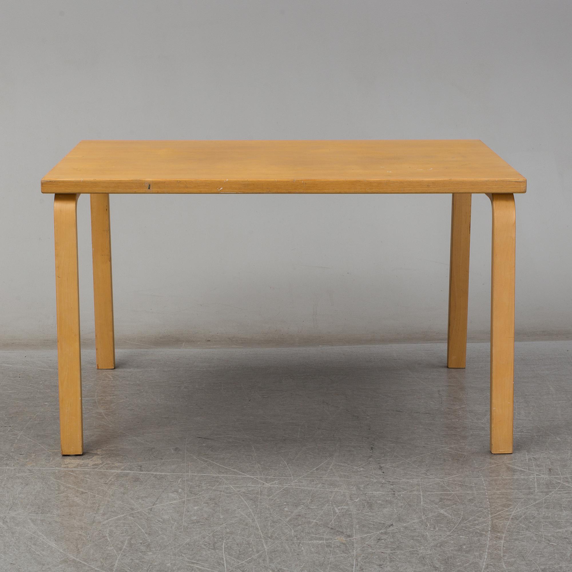 ALVAR AALTO, skrivbord samt hurtsar, ett par, Artek, Finland.
