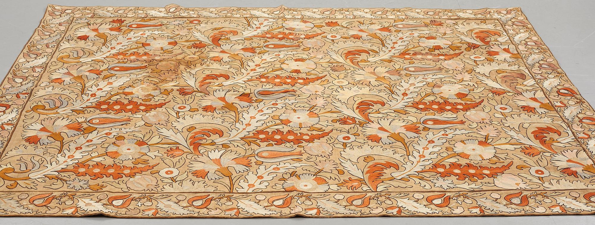 Broderi, sannolikt antik Uzbekistan suzani, ca 226,5-230,5 x 180-182 cm.