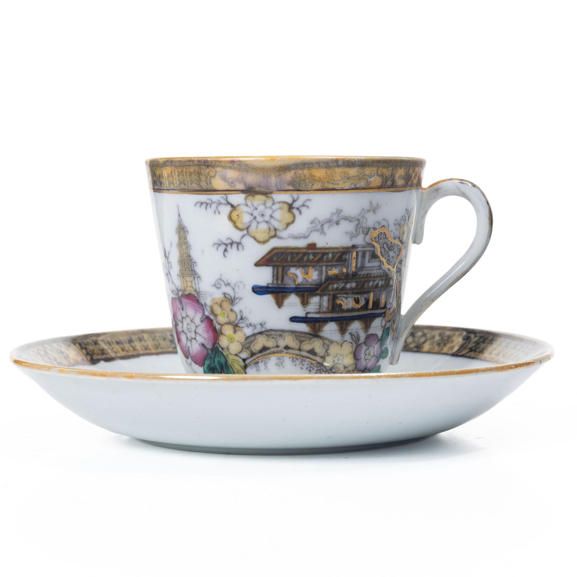 A Swedish "Japan" creamware dinner service, Rörstrand, 1866-1925. (c. 80 pieces).