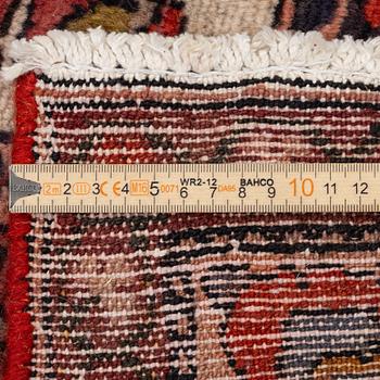 A Bakhtiari carpet a. 290 x 211 cm.